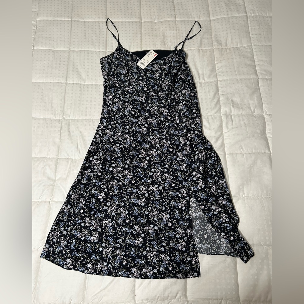 NEW WITH TAGS Uniqlo Black and White Floral Midi Dress
